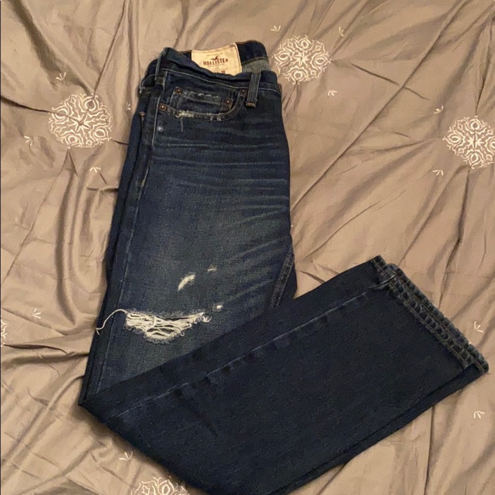 Hollister men’s size 28x30 Distressed jeans